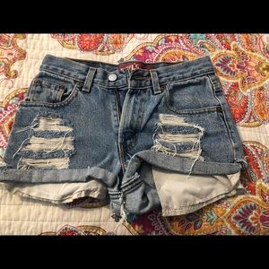 Levi Cutoff Shorts